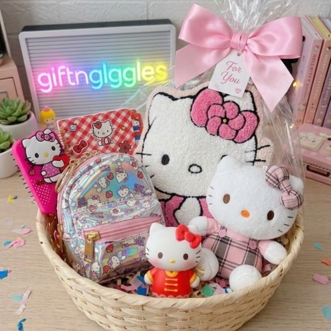 Hello Kitty Combo (6 Unique Items)